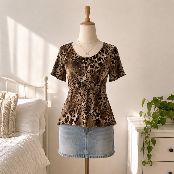 dressbarn Tops - Dressbarn Leopard Print Top Woman 1X Brown Plisse Sequin Short Sleeve Blouse